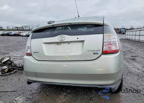 2004 Toyota Prius Base z USA, uszkodzony, nr VIN JTDKB20U740026912
